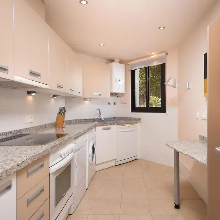 Apartment Amazing 3 Bedrooms Front Sea View- By Interhome *