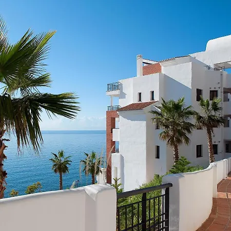 Amazing 3 Bedrooms Front Sea View- By Interhome